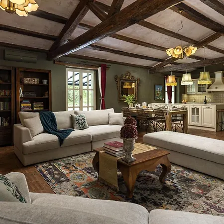 Villa Le Chateau Near Porec For 12 People With Private Heated Pool - Pet Friendly