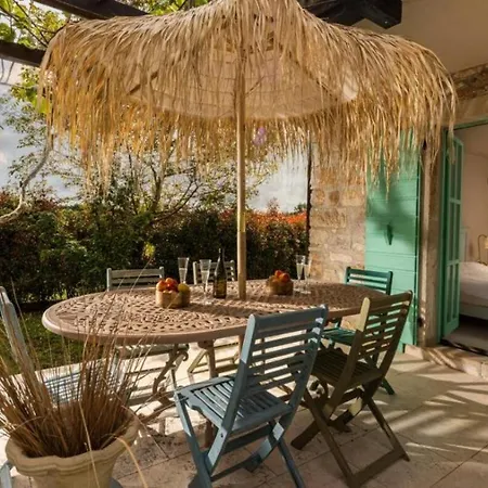 Villa Le Chateau Near Porec For 12 People With Private Heated Pool - Pet Friendly